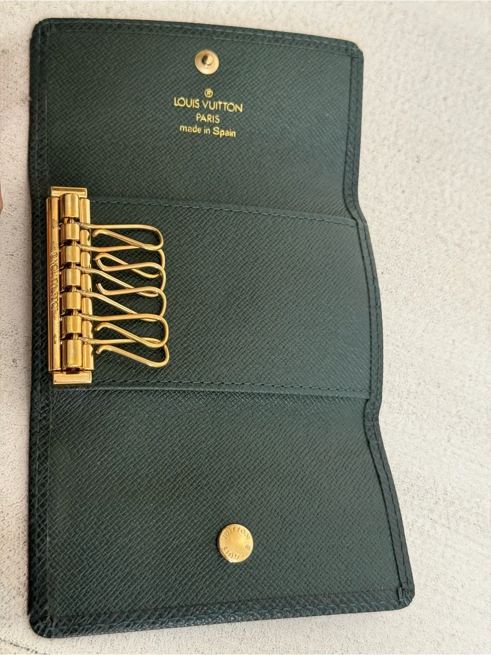 LOUIS VUITTON Taiga Leather 6 Key Holder